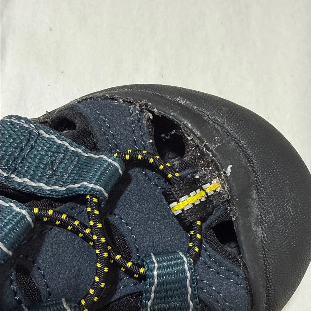 Keen Kids Size 3 Water Hiking Shoes - Navy and Black